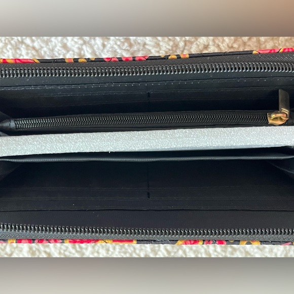 NWT Simply Southern Nylon Quilted Floral Wallet With Wristlet Strap - Black - Picture 3 of 7